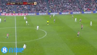 吕迪格的防守是站在那里干瞪嘛，比斯洛特先下课的估计是阿隆索